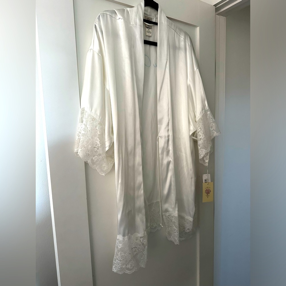 Size large satin and lace white bride to be robe